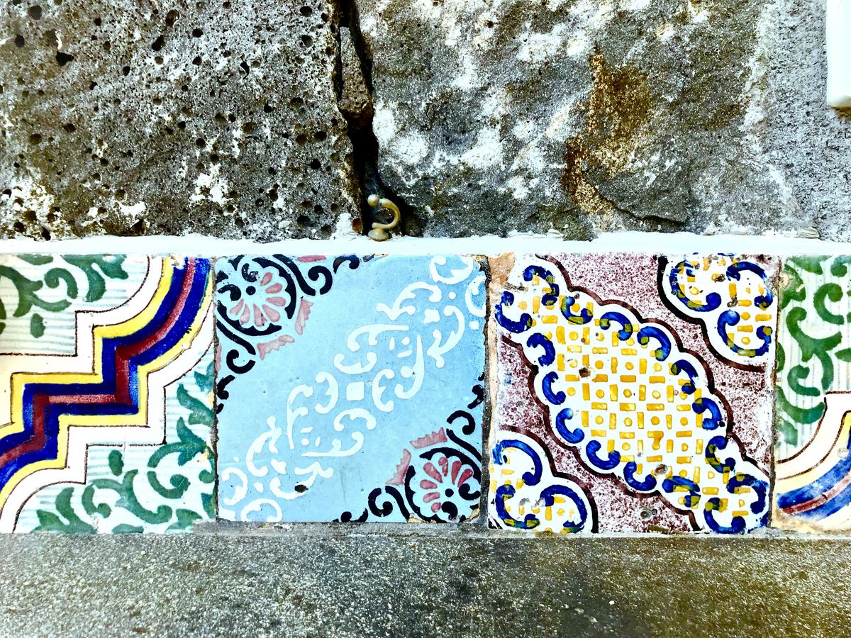 Mosaïque de céramiques colorées, Barcelone